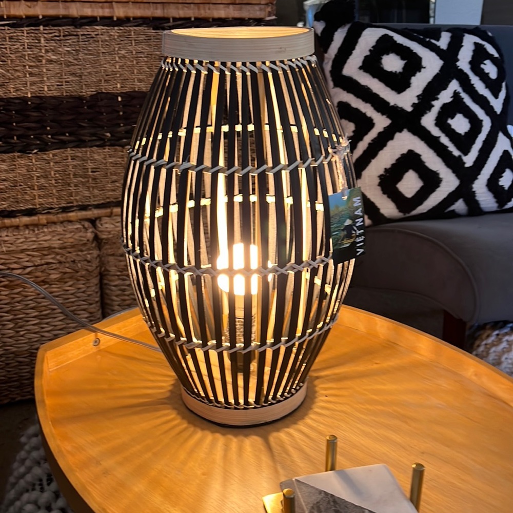 NWT 💡 Handcrafted Bamboo Lantern Style Table Lamp